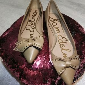 👡NEARLY NEW SAM EDELMAN NUDE SPIKE BOW FLATS